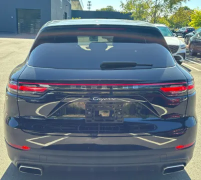 More photos of 2022 Porsche Cayenne at CarFive Plaistow, NH, NH