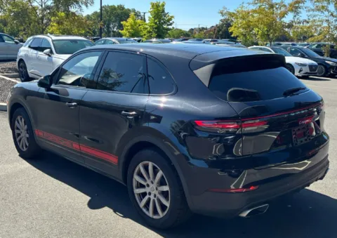 More photos of 2022 Porsche Cayenne at CarFive Plaistow, NH, NH