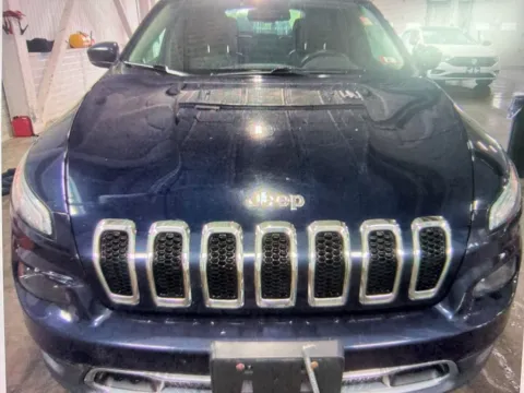 More photos of 2016 Jeep Cherokee Limited at CarFive Plaistow, NH, NH
