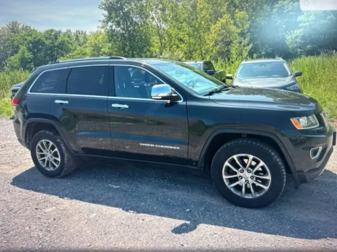 More photos of 2016 Jeep Grand Cherokee Limited at CarFive Plaistow, NH, NH
