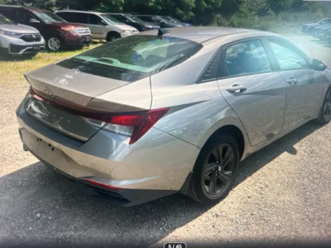 More photos of 2022 Hyundai Elantra SEL at CarFive Plaistow, NH, NH
