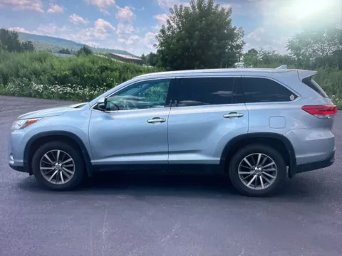 Photos of 2019 Toyota Highlander XLE for sale in Plaistow, NH at CarFive Plaistow, NH