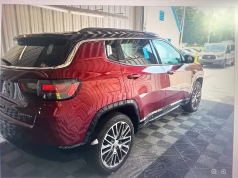 More photos of 2022 Jeep Compass Limited at CarFive Plaistow, NH, NH
