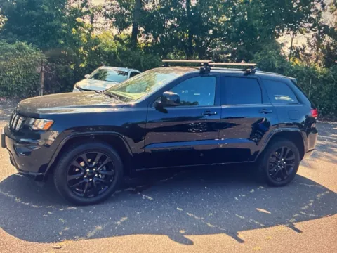 Photos of 2019 Jeep Grand Cherokee Altitude for sale in Plaistow, NH at CarFive Plaistow, NH
