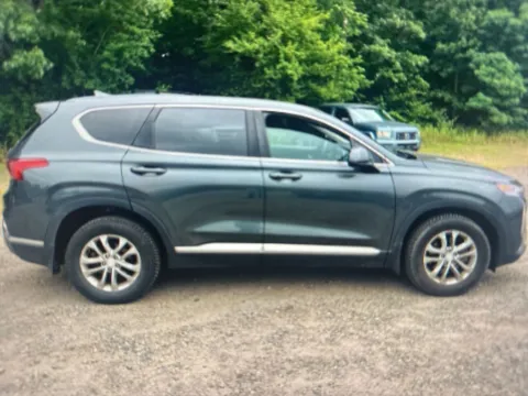 More photos of 2020 Hyundai Santa Fe SEL at CarFive Plaistow, NH, NH