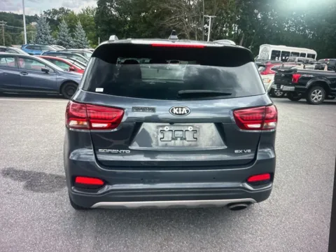 More photos of 2019 Kia Sorento EX at CarFive Plaistow, NH, NH