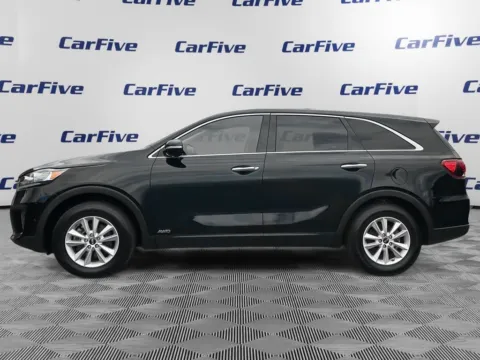 Photos of 2019 Kia Sorento LX for sale in Plaistow, NH at CarFive Plaistow, NH
