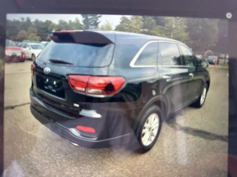 Photos of 2019 Kia Sorento LX for sale in Plaistow, NH at CarFive Plaistow, NH