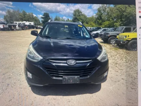 Photos of 2015 Hyundai Tucson SE for sale in Plaistow, NH at CarFive Plaistow, NH