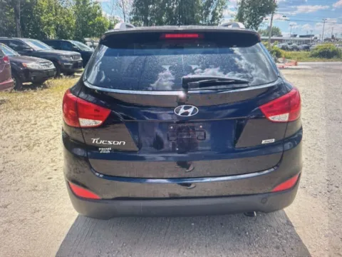 More photos of 2015 Hyundai Tucson SE at CarFive Plaistow, NH, NH