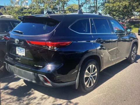 More photos of 2022 Toyota Highlander XLE at CarFive Plaistow, NH, NH