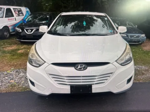 Photos of 2015 Hyundai Tucson GLS for sale in Plaistow, NH at CarFive Plaistow, NH