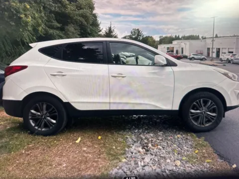 More photos of 2015 Hyundai Tucson GLS at CarFive Plaistow, NH, NH