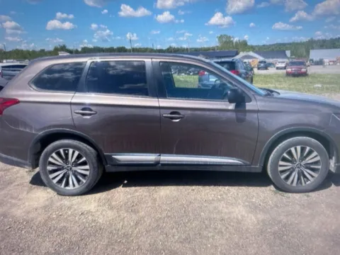 More photos of 2019 Mitsubishi Outlander ES at CarFive Plaistow, NH, NH