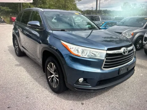 Another view of 2016 Toyota Highlander XLE V6 for sale in Plaistow, NH at CarFive Plaistow, NH