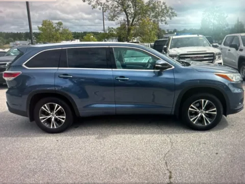 More photos of 2016 Toyota Highlander XLE V6 at CarFive Plaistow, NH, NH