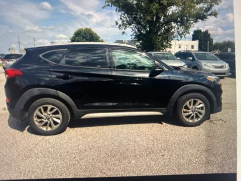 More photos of 2017 Hyundai Tucson SE Plus at CarFive Plaistow, NH, NH