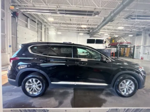 More photos of 2020 Hyundai Santa Fe SEL at CarFive Plaistow, NH, NH