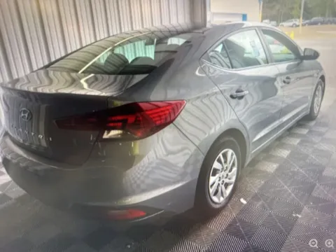 More photos of 2019 Hyundai Elantra SE at CarFive Plaistow, NH, NH