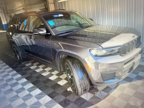 More photos of 2023 Jeep Grand Cherokee L Altitude at CarFive Plaistow, NH, NH