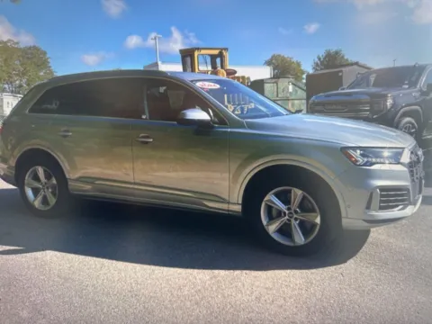More photos of 2024 Audi Q7 45 Premium Plus at CarFive Plaistow, NH, NH
