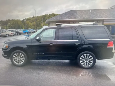 Photos of 2017 Lincoln Navigator Select for sale in Plaistow, NH at CarFive Plaistow, NH