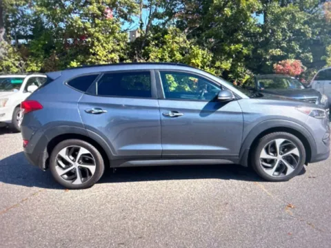 More photos of 2016 Hyundai Tucson Limited at CarFive Plaistow, NH, NH
