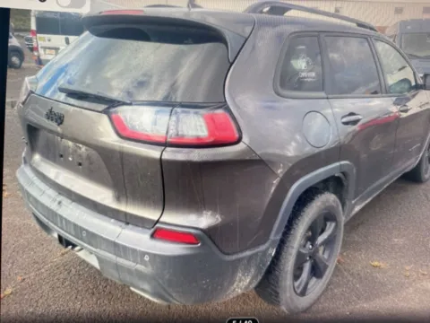 More photos of 2019 Jeep Cherokee Altitude at CarFive Plaistow, NH, NH