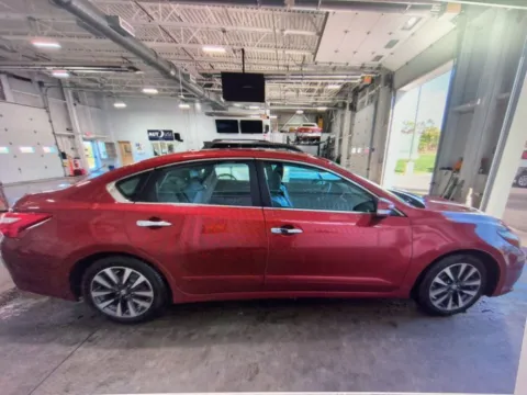 More photos of 2016 Nissan Altima 2.5 SL at CarFive Plaistow, NH, NH