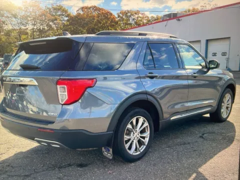 More photos of 2022 Ford Explorer XLT at CarFive Plaistow, NH, NH