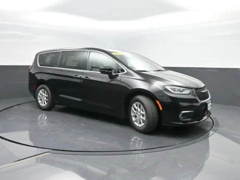 More photos of 2026 Chrysler Pacifica Select at Mike Molstead Motors Chrysler, Dodge, Jeep, and Ram, IA