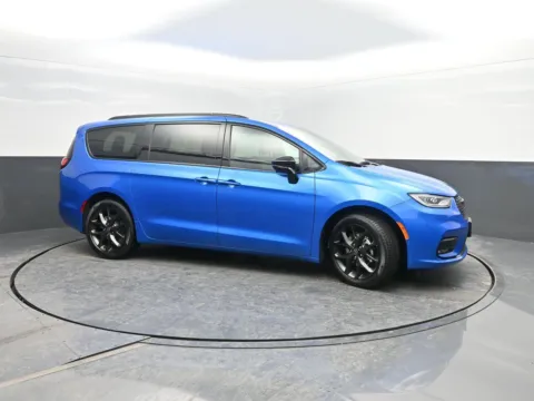 Another view of 2026 Chrysler Pacifica Select for sale in Charles City, IA at Mike Molstead Motors Chrysler, Dodge, Jeep, and Ram