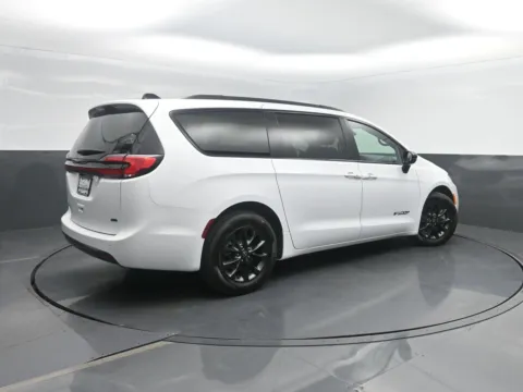 Photos of 2026 Chrysler Pacifica Select for sale in Charles City, IA at Mike Molstead Motors Chrysler, Dodge, Jeep, and Ram
