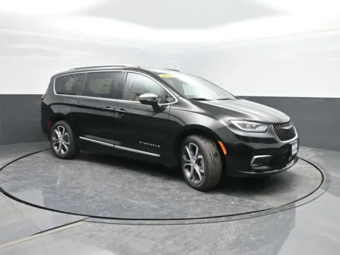 More photos of 2026 Chrysler Pacifica Pinnacle at Mike Molstead Motors Chrysler, Dodge, Jeep, and Ram, IA