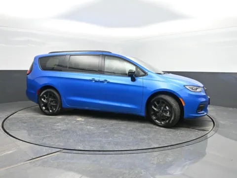 Another view of 2026 Chrysler Pacifica Select for sale in Charles City, IA at Mike Molstead Motors Chrysler, Dodge, Jeep, and Ram