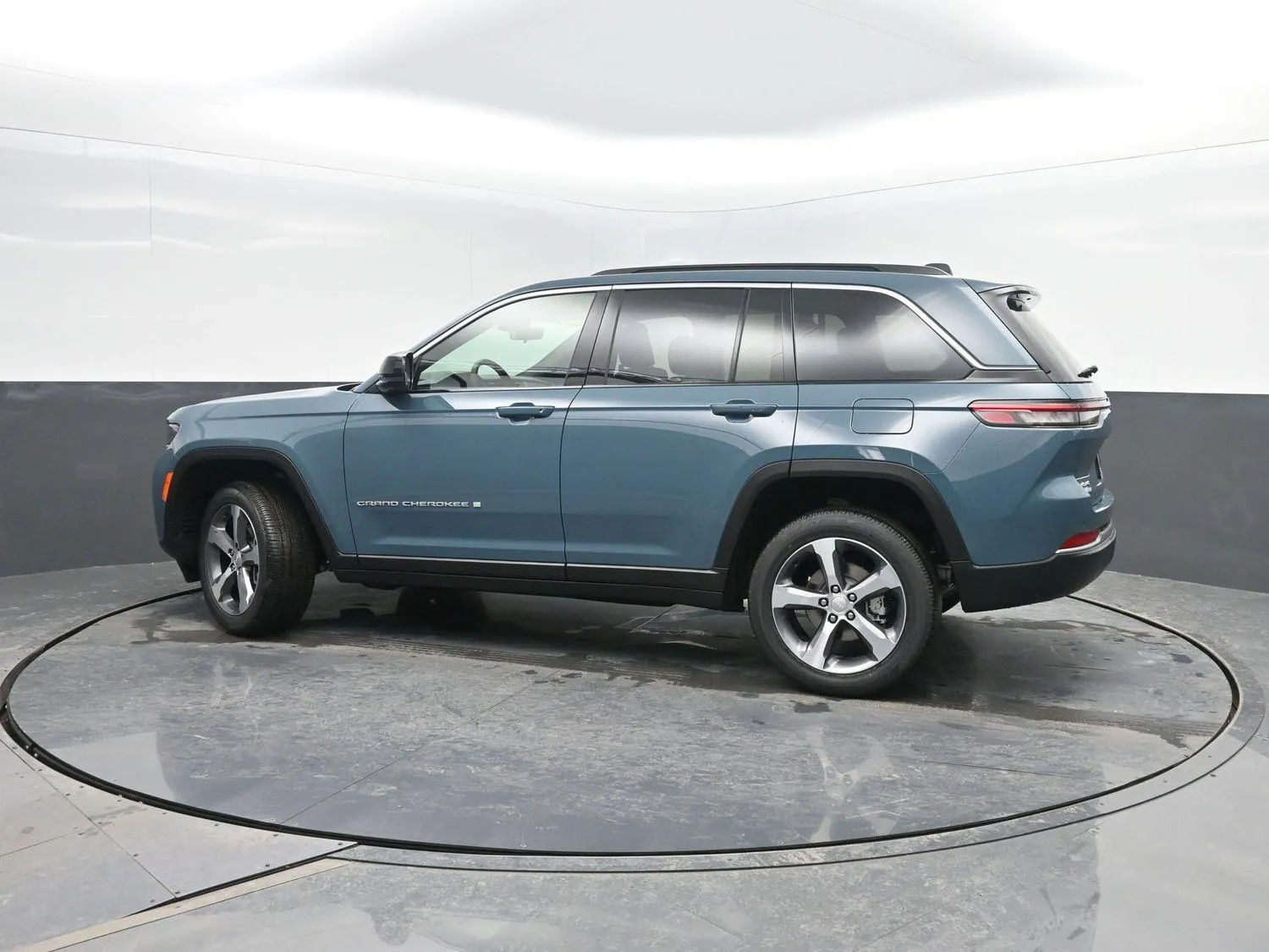 Blue 2026 Jeep Grand Cherokee Limited for sale in Charles City, IA