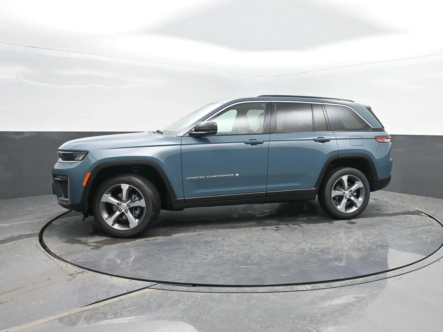 Blue 2026 Jeep Grand Cherokee Limited for sale in Charles City, IA