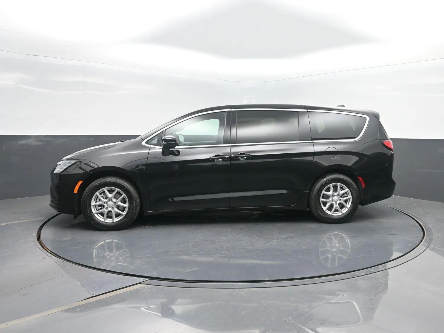 Black 2027 Chrysler Pacifica Select for sale in Charles City, IA
