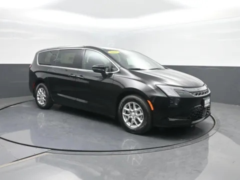 More photos of 2027 Chrysler Pacifica Select at Mike Molstead Motors Chrysler, Dodge, Jeep, and Ram, IA