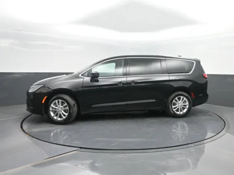 Black 2027 Chrysler Pacifica Select for sale in Charles City, IA