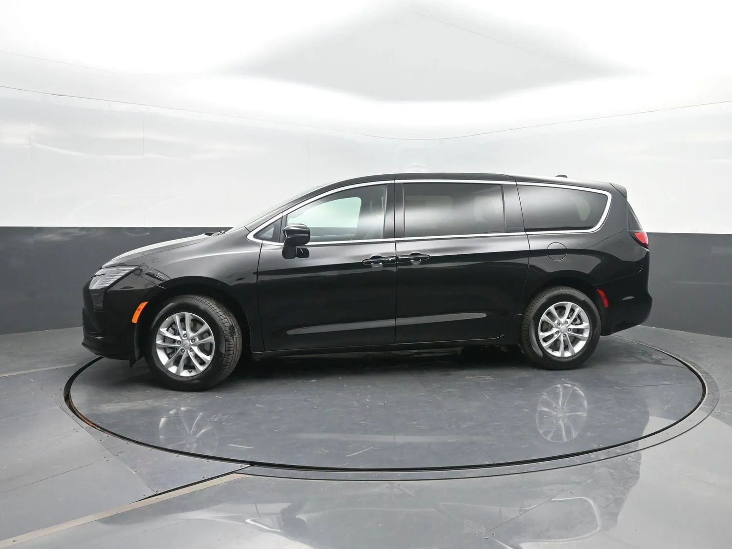 Black 2027 Chrysler Pacifica Select for sale in Charles City, IA