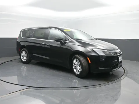 More photos of 2027 Chrysler Pacifica Select at Mike Molstead Motors Chrysler, Dodge, Jeep, and Ram, IA
