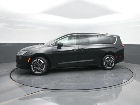 Black 2027 Chrysler Pacifica Limited for sale in Charles City, IA