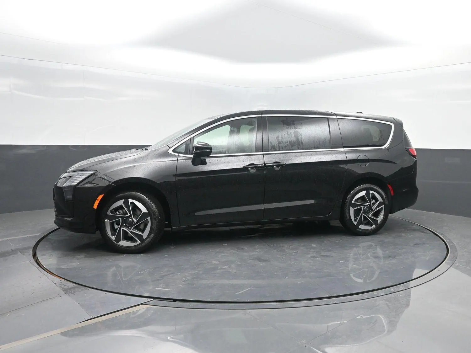 Black 2027 Chrysler Pacifica Limited for sale in Charles City, IA