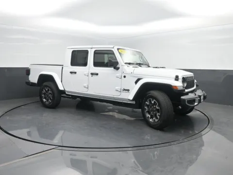 More photos of 2026 Jeep Gladiator Sahara at Mike Molstead Motors Chrysler, Dodge, Jeep, and Ram, IA