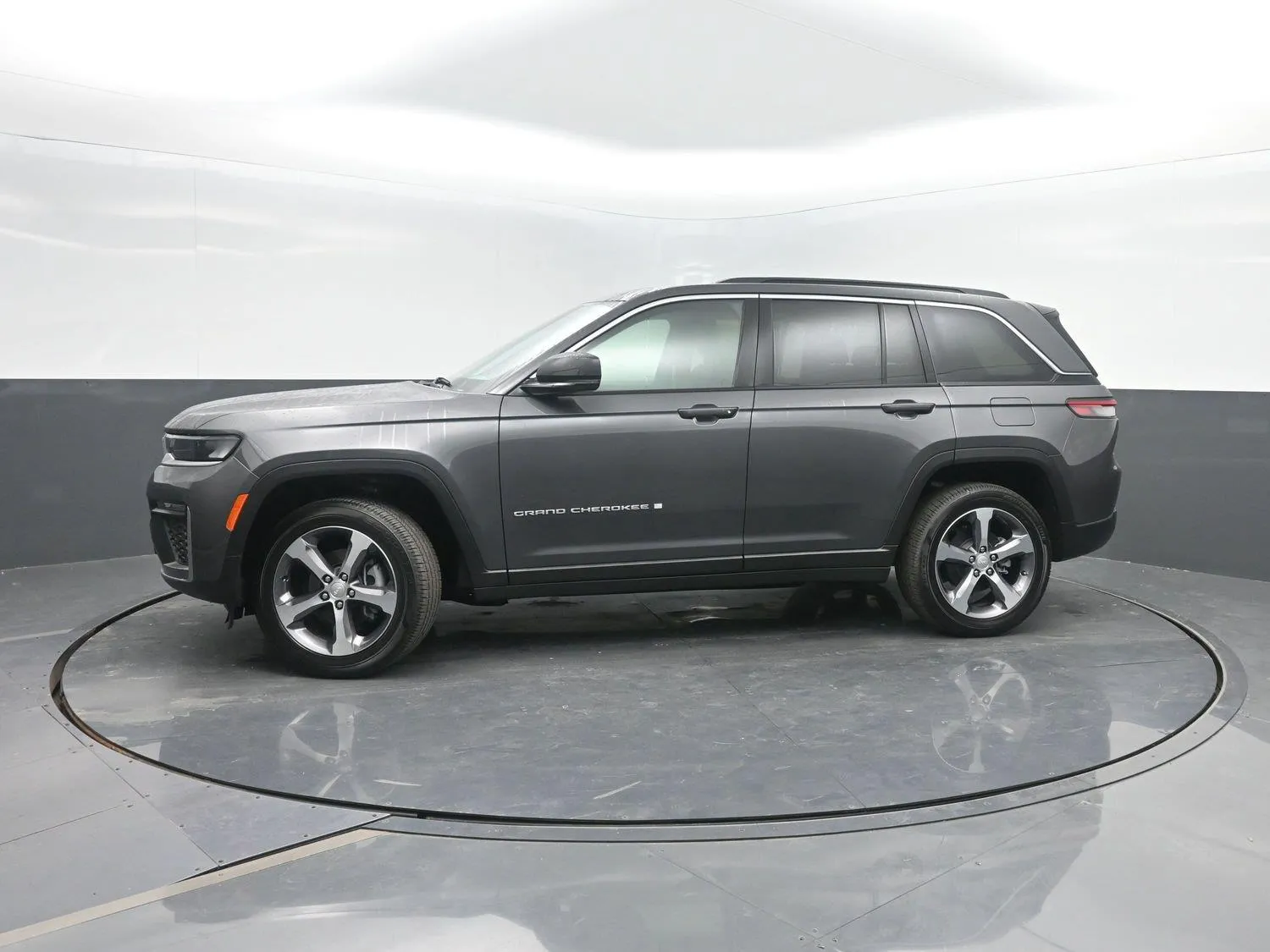 Gray 2026 Jeep Grand Cherokee Limited for sale in Charles City, IA