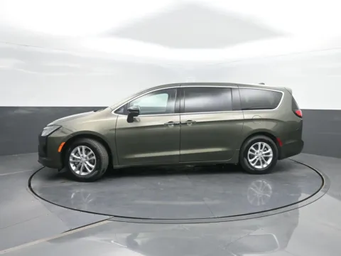 Green 2027 Chrysler Pacifica Select for sale in Charles City, IA