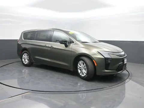 More photos of 2027 Chrysler Pacifica Select at Mike Molstead Motors Chrysler, Dodge, Jeep, and Ram, IA