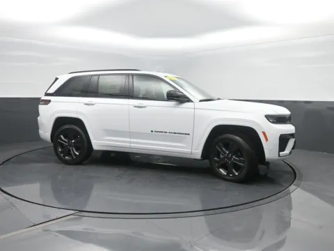 Another view of 2027 Jeep Grand Cherokee Limited Reserve for sale in Charles City, IA at Mike Molstead Motors Chrysler, Dodge, Jeep, and Ram