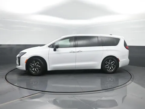 White 2027 Chrysler Pacifica Limited for sale in Charles City, IA